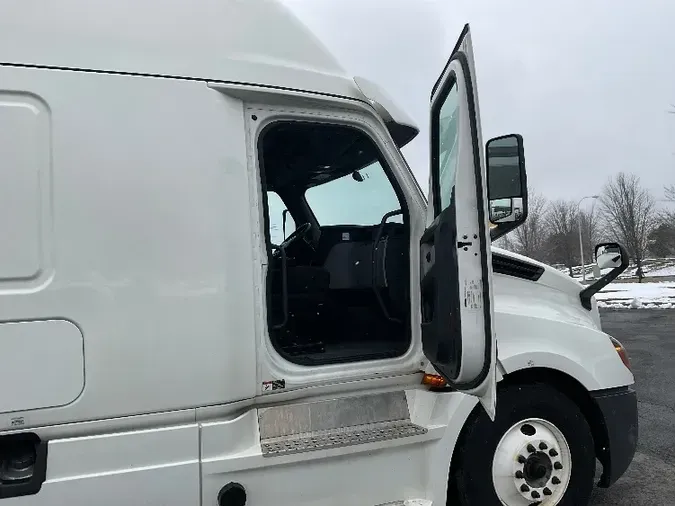 2020 Freightliner T12664ST