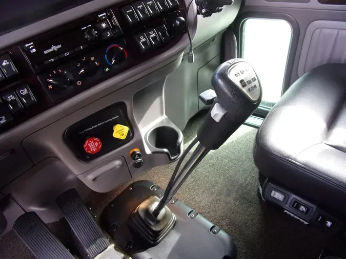 2023 Peterbilt 389