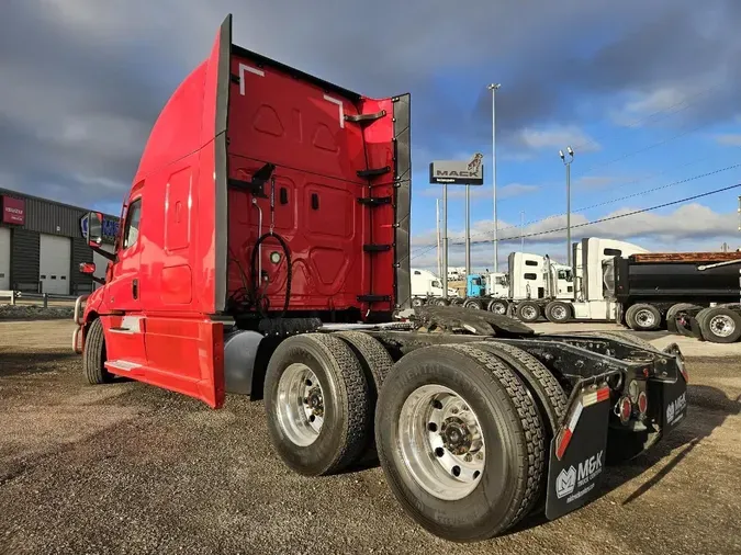 2021 FREIGHTLINER Cascadia 126