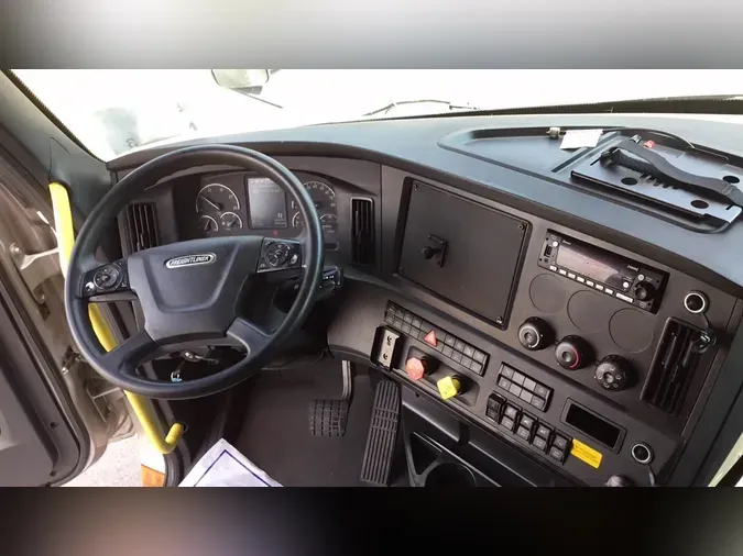2023 Freightliner Cascadia 126