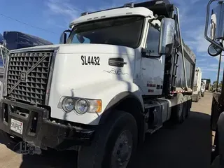 2020 VOLVO VHD84F300