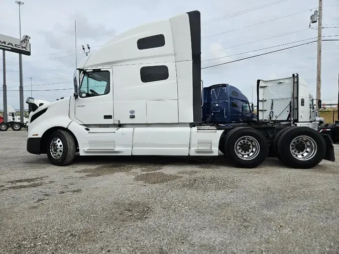 2020 VOLVO VNL64T760