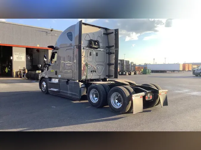 2022 Freightliner Cascadia 126