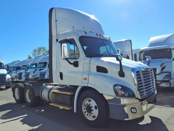 2017 FREIGHTLINER/MERCEDES CASCADIA 113