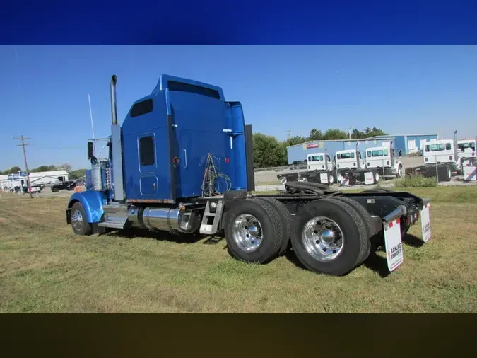 2021 Kenworth W900L