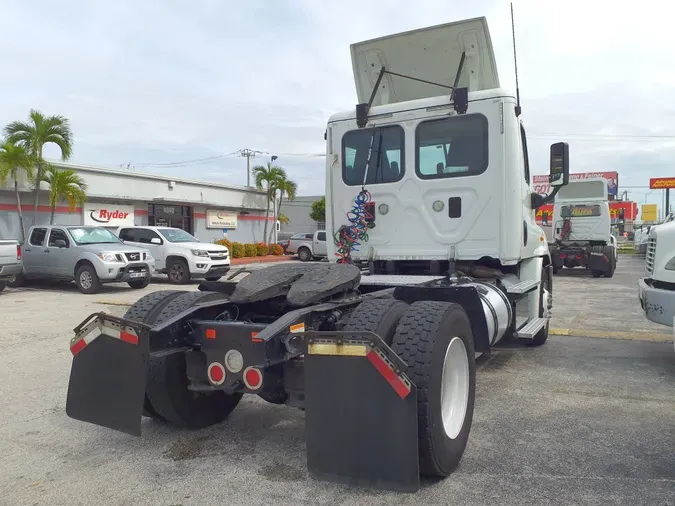 2016 FREIGHTLINER/MERCEDES CASCADIA 113