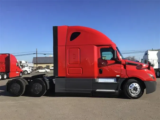 2021 FREIGHTLINER CA126