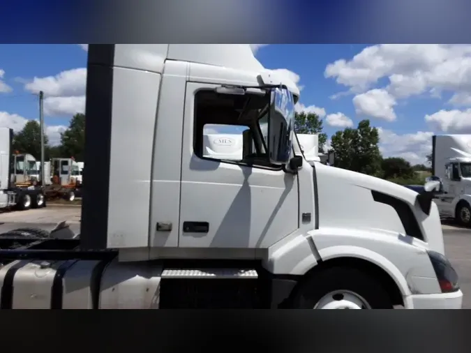 2016 Volvo VNL300