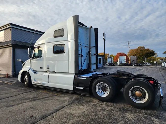 2021 VOLVO VNL64T860