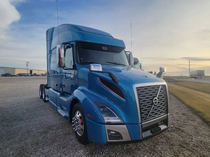 2021 VOLVO VNL64T740