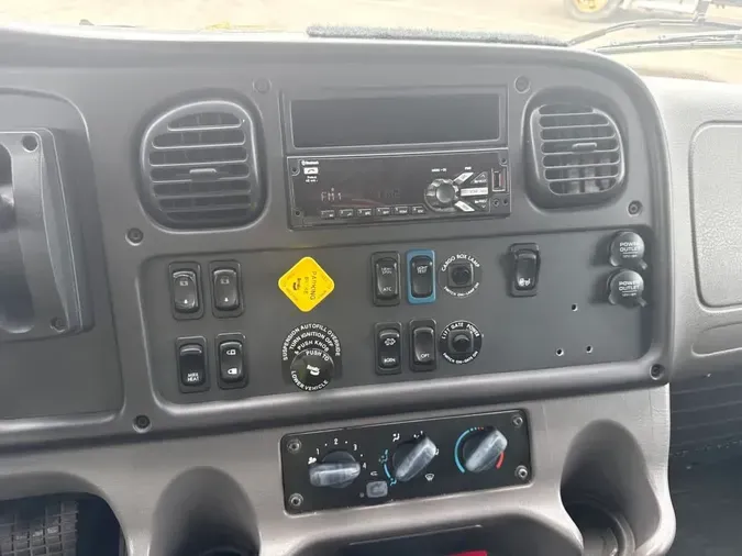 2020 FREIGHTLINER/MERCEDES M2 106