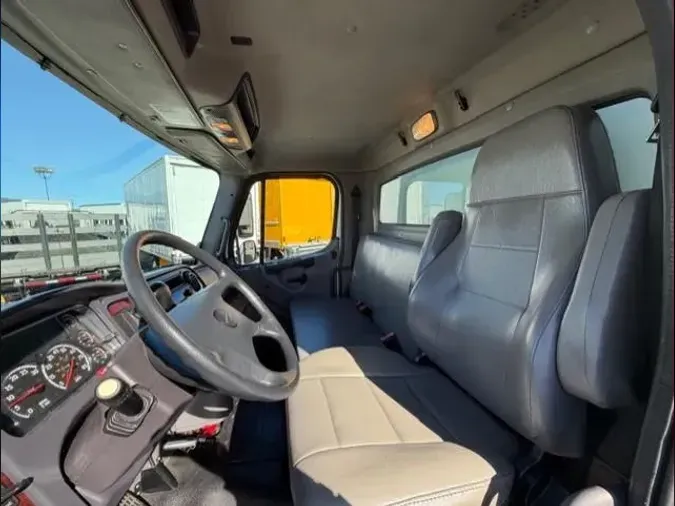 2019 Freightliner Business Class M2 106