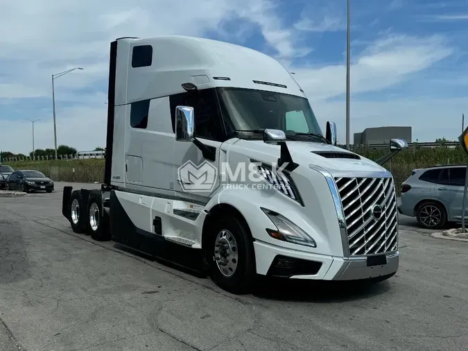 2025 VOLVO VNL64T860