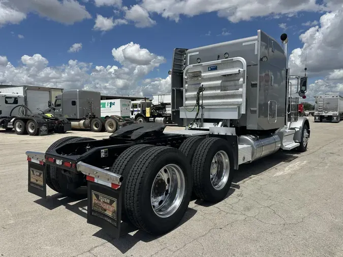 2020 Peterbilt 389