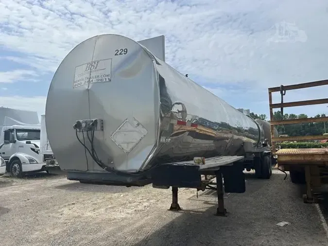 1986 BRENNER 6700 GALLON TANKa7695dbd3f56693b422eb75bfb0508b6