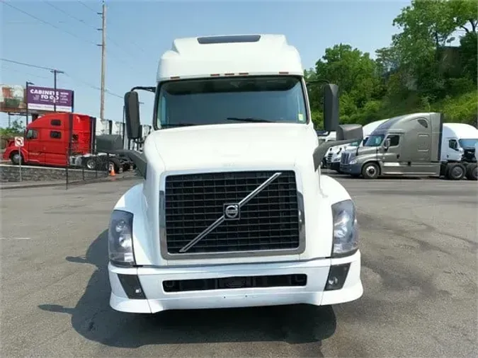 2016 VOLVO VNL64T670