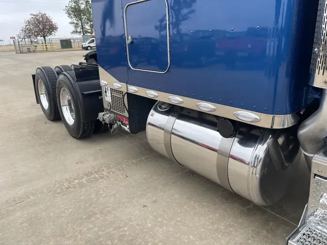 2023 Peterbilt 389a76ebea4ce815996b8cc100e8df408bb