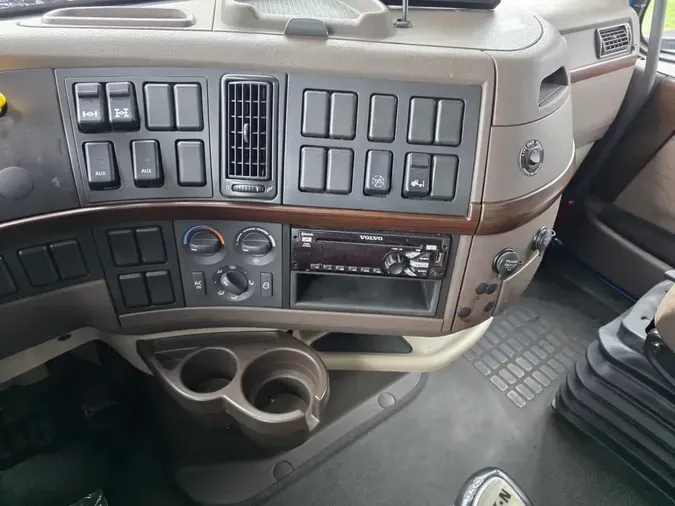2018 VOLVO VNL64-300