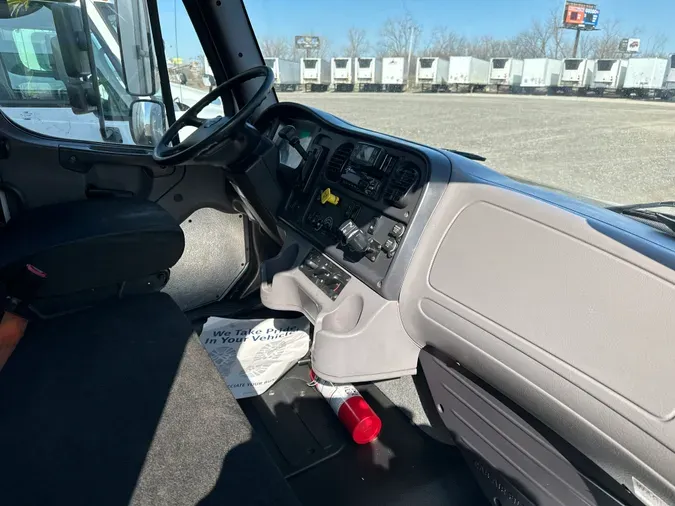 2018 FREIGHTLINER/MERCEDES M2 106