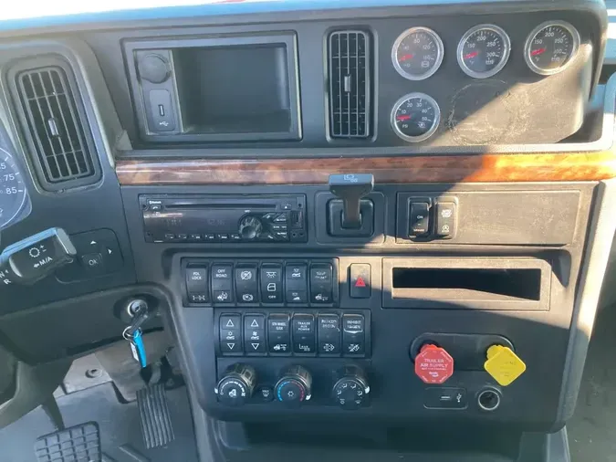 2020 NAVISTAR INTERNATIONAL LT625 SLPR CAB