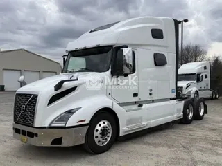 2021 VOLVO VNL64T760