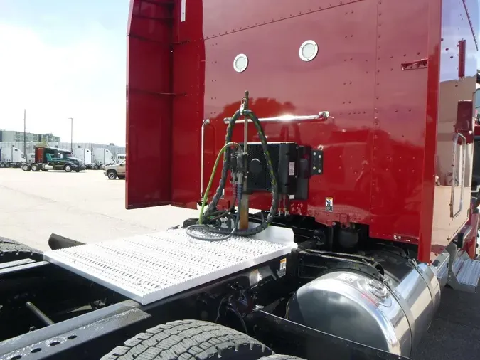2023 Peterbilt 579a782ac055fe010a06b0a8b65f38c195f