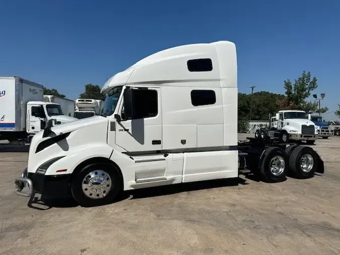 2019 VOLVO VNL64T760