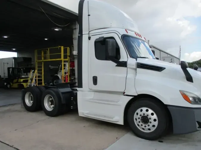 2018 FREIGHTLINER CASCADIA 125