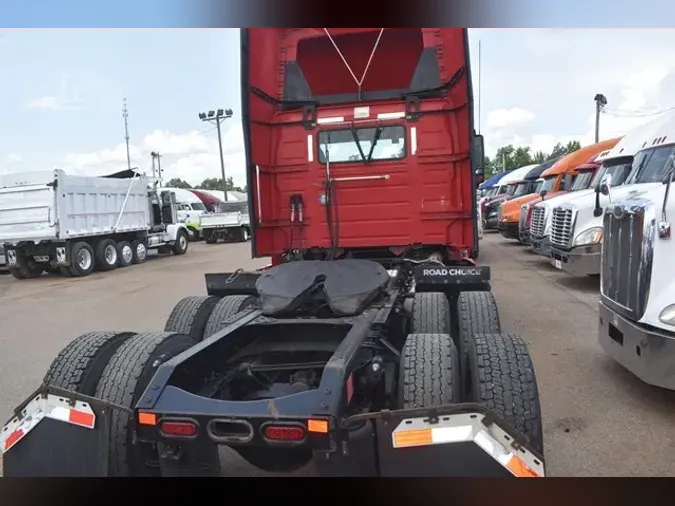 2021 VOLVO VNR64T300