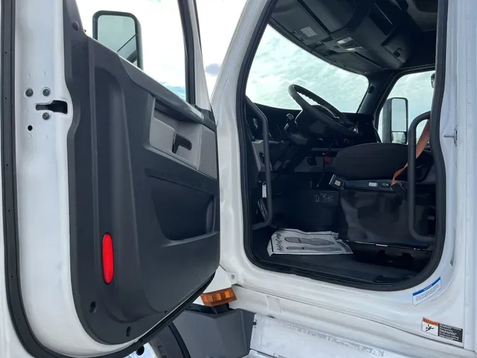 2020 Freightliner Cascadia 126