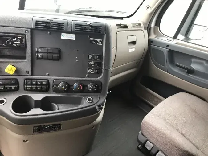 2019 Freightliner X12564ST