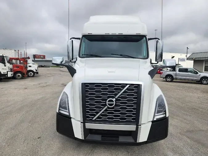 2020 VOLVO VNL64T760