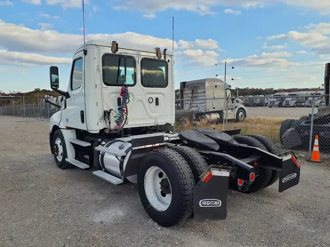 2019 FREIGHTLINER/MERCEDES NEW CASCADIA 126