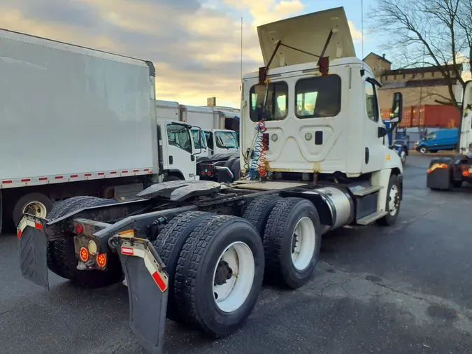 2016 FREIGHTLINER/MERCEDES CASCADIA 125