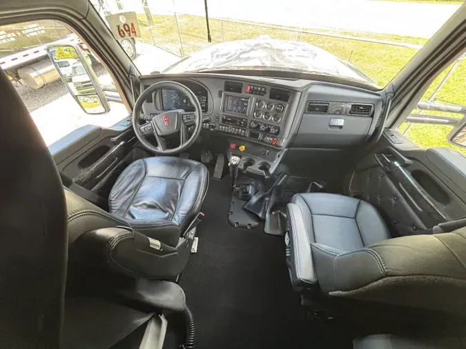 2023 Kenworth W990