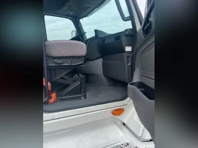 2020 NAVISTAR INTERNATIONAL LT625 SLPR CAB