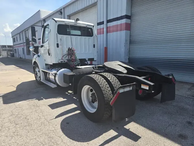 2017 FREIGHTLINER M2-112