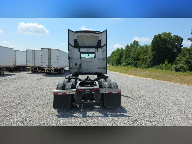 2018 Volvo VNL300