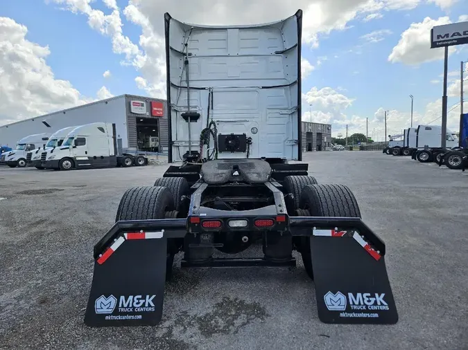 2022 VOLVO VNL64T740