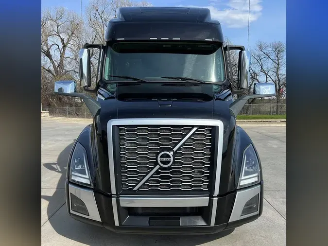 2022 VOLVO VNL64T860