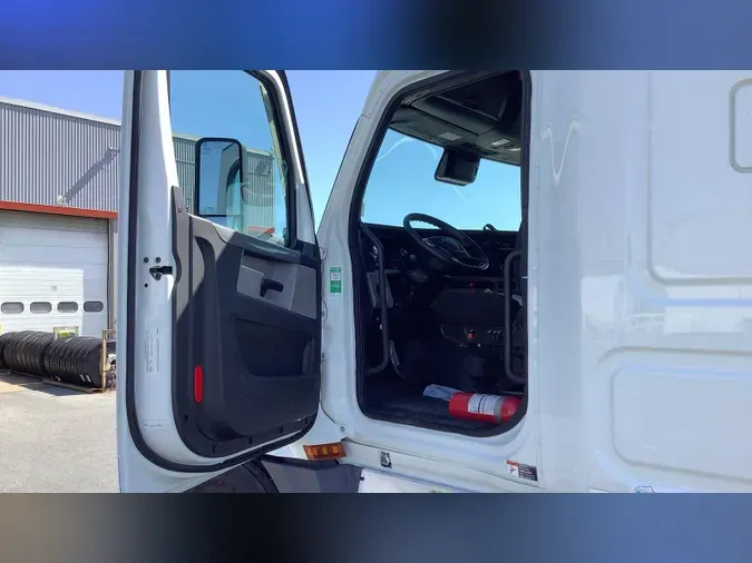2021 Freightliner Cascadia 126