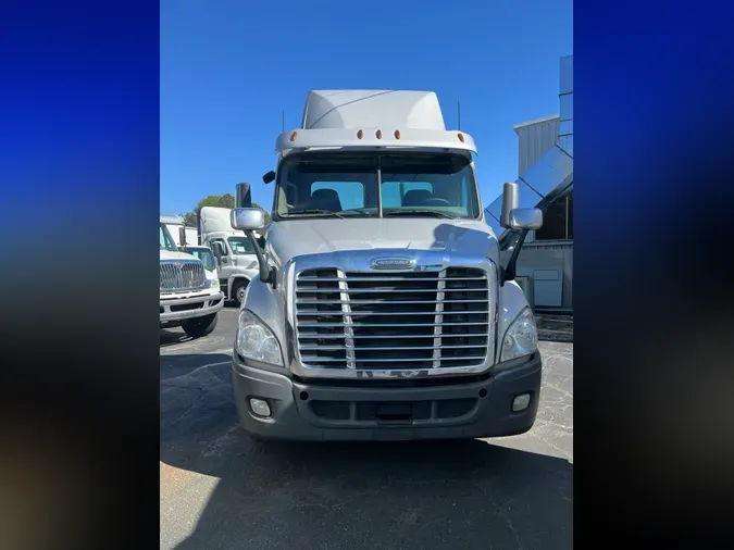 2016 FREIGHTLINER/MERCEDES CASCADIA 113