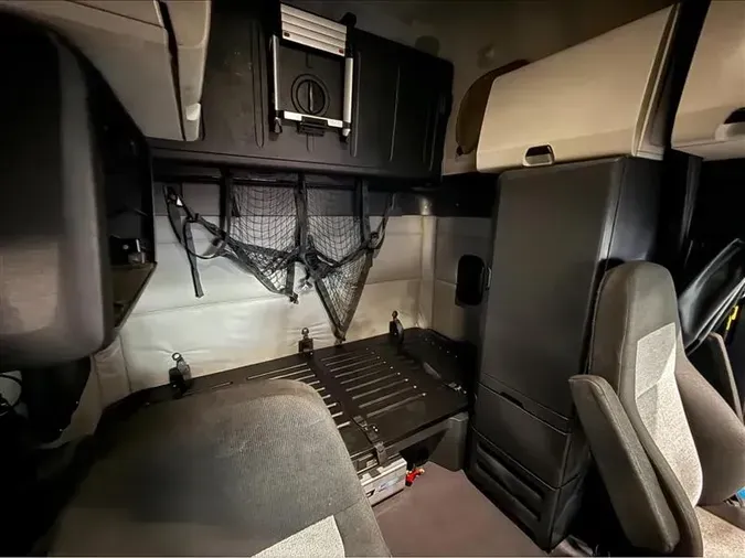 2021 FREIGHTLINER CA126