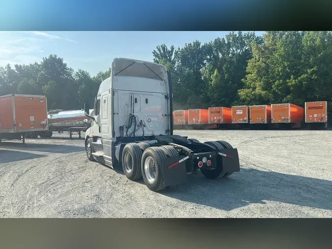 2021 Freightliner Cascadia 126
