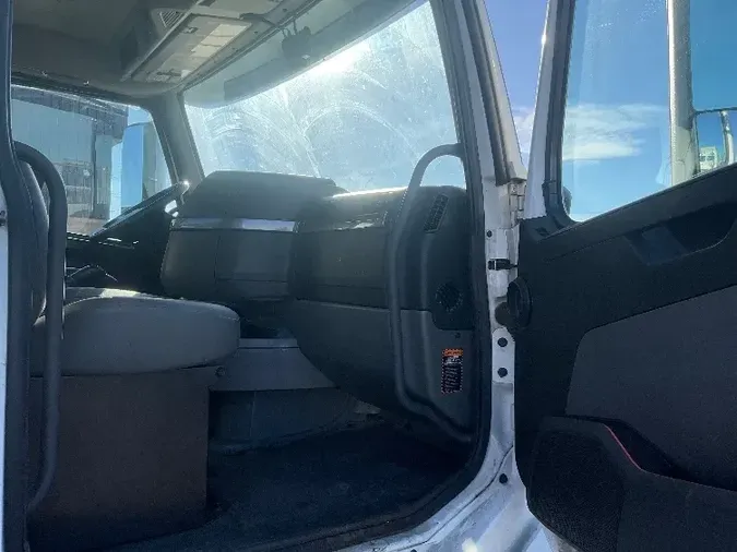 2018 Volvo VNL64300