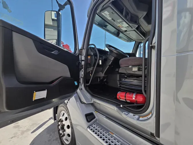 2020 Volvo VNL64T860