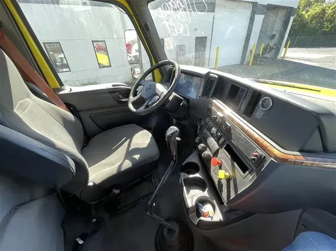 2018 INTERNATIONAL RH613
