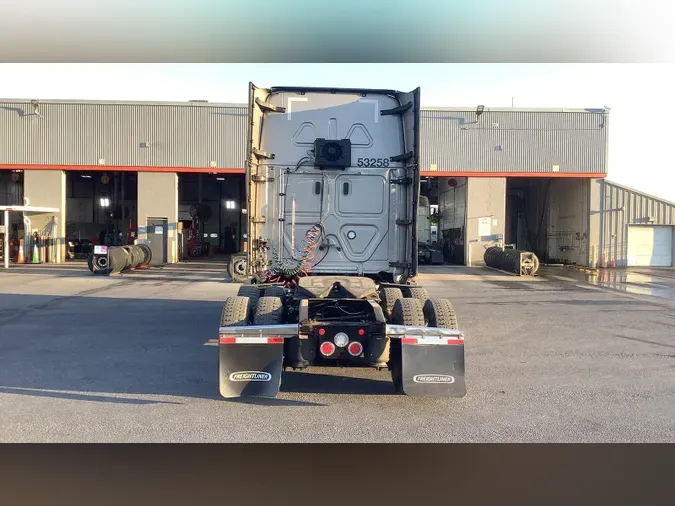 2022 Freightliner Cascadia 126