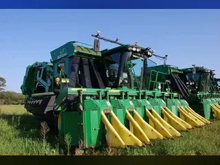 2017 John Deere CP690