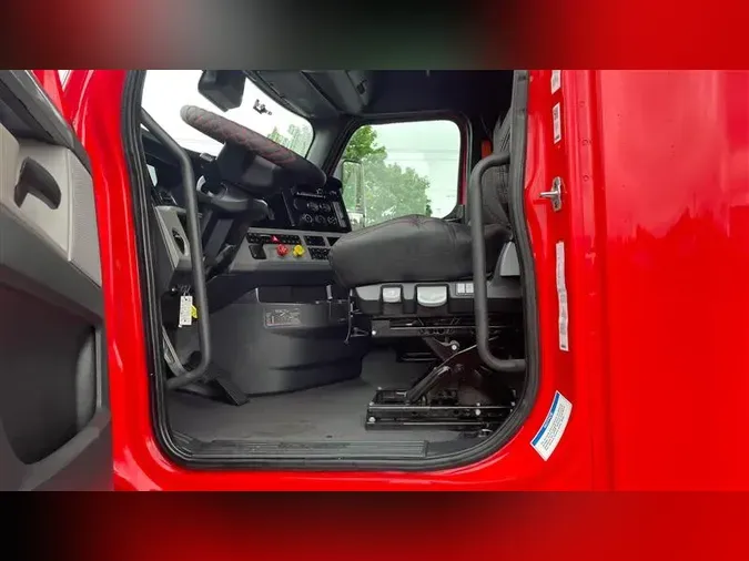 2022 FREIGHTLINER CA126